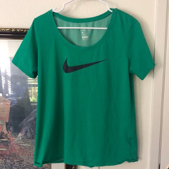Nike Drifit green logo t-shirt. Large - Picture 1 of 3